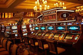 Aplikasi BOS999 fitur live casino mobile streaming HD dealer langsung di smartphone Android iOS Indonesia